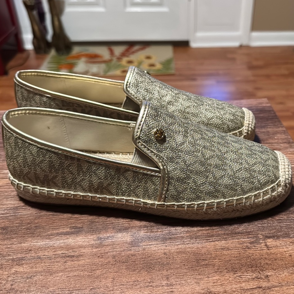NWT Michael Kors Espadrilles 7.5  Light Gold